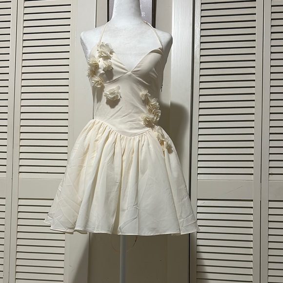 Oh Polly Dresses & Skirts - Oh Polly Cream Floral Halter Skater Dress